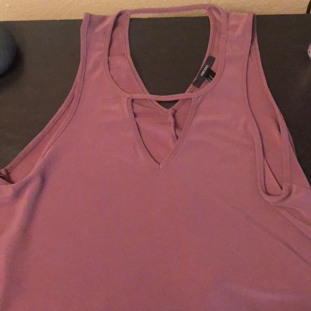 Cute plum top - Picture 2 of 2